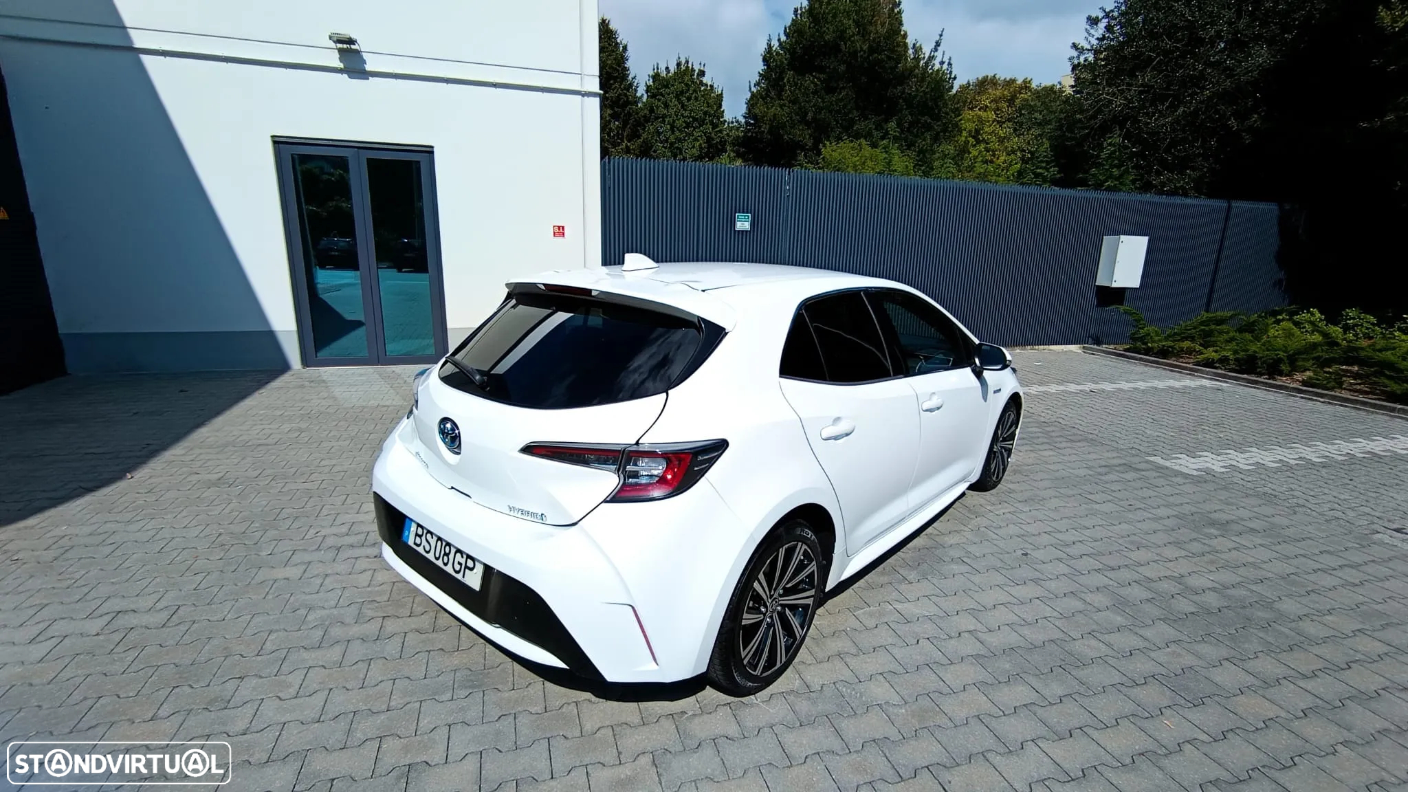 Toyota Corolla 1.8 Hybrid Exclusive - 4