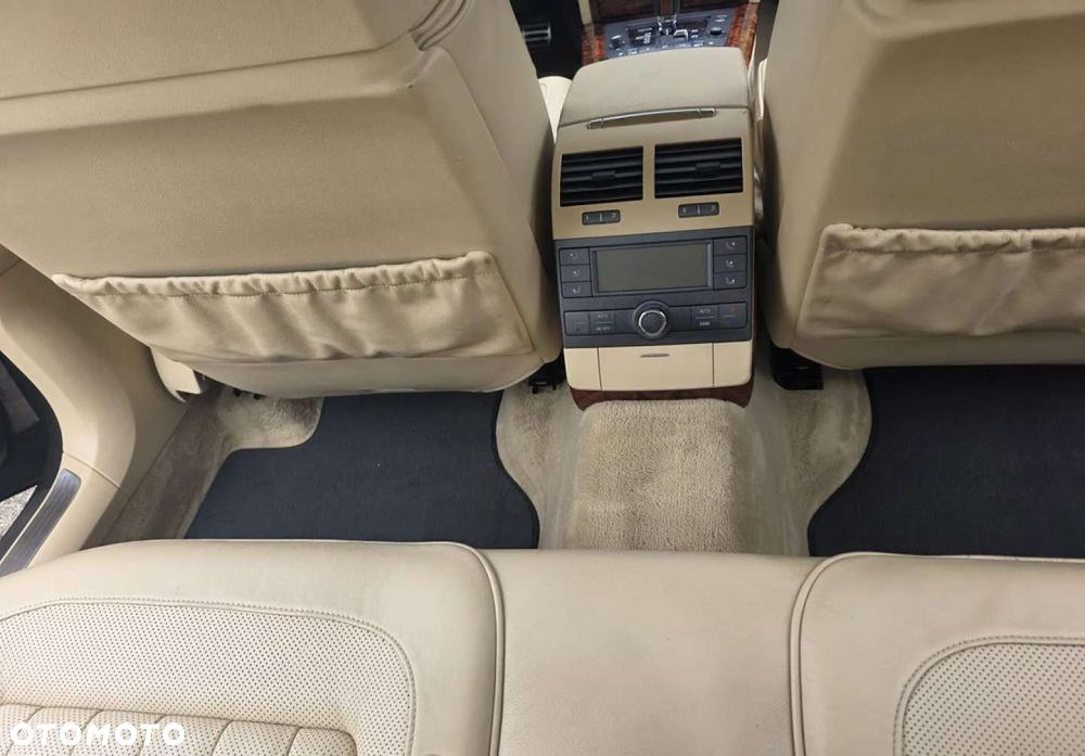 Volkswagen Phaeton - 36