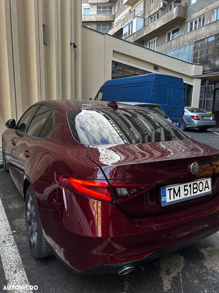 Alfa Romeo Giulia 2.0 Turbo 16V AT8 Business - 3