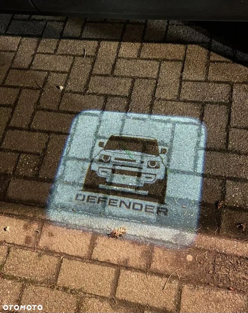 Land Rover Defender - 8