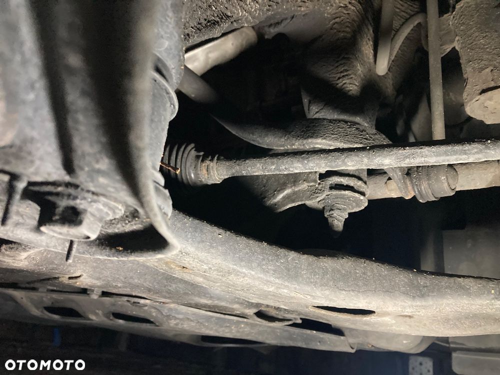 Toyota Avensis 1.8 VVT-i Sol - 33