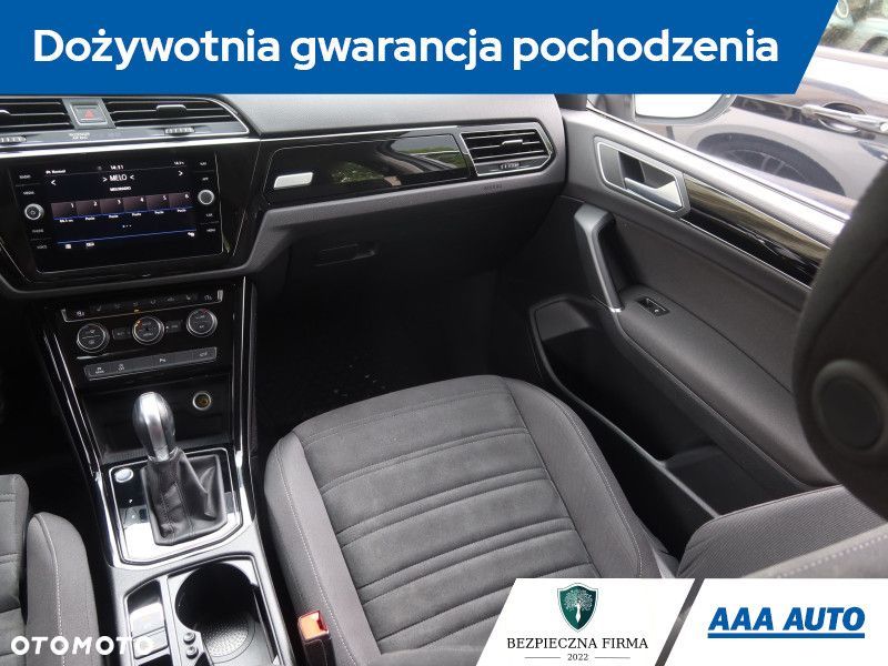 Volkswagen Touran - 10