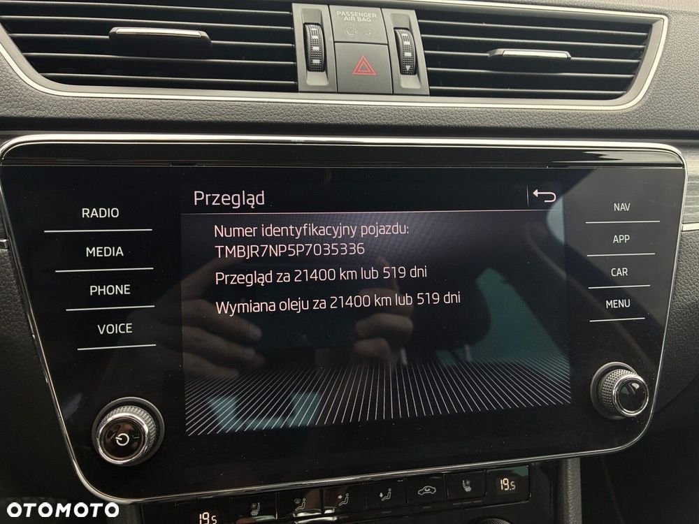 Skoda Superb 2.0 TDI SCR Style DSG - 21