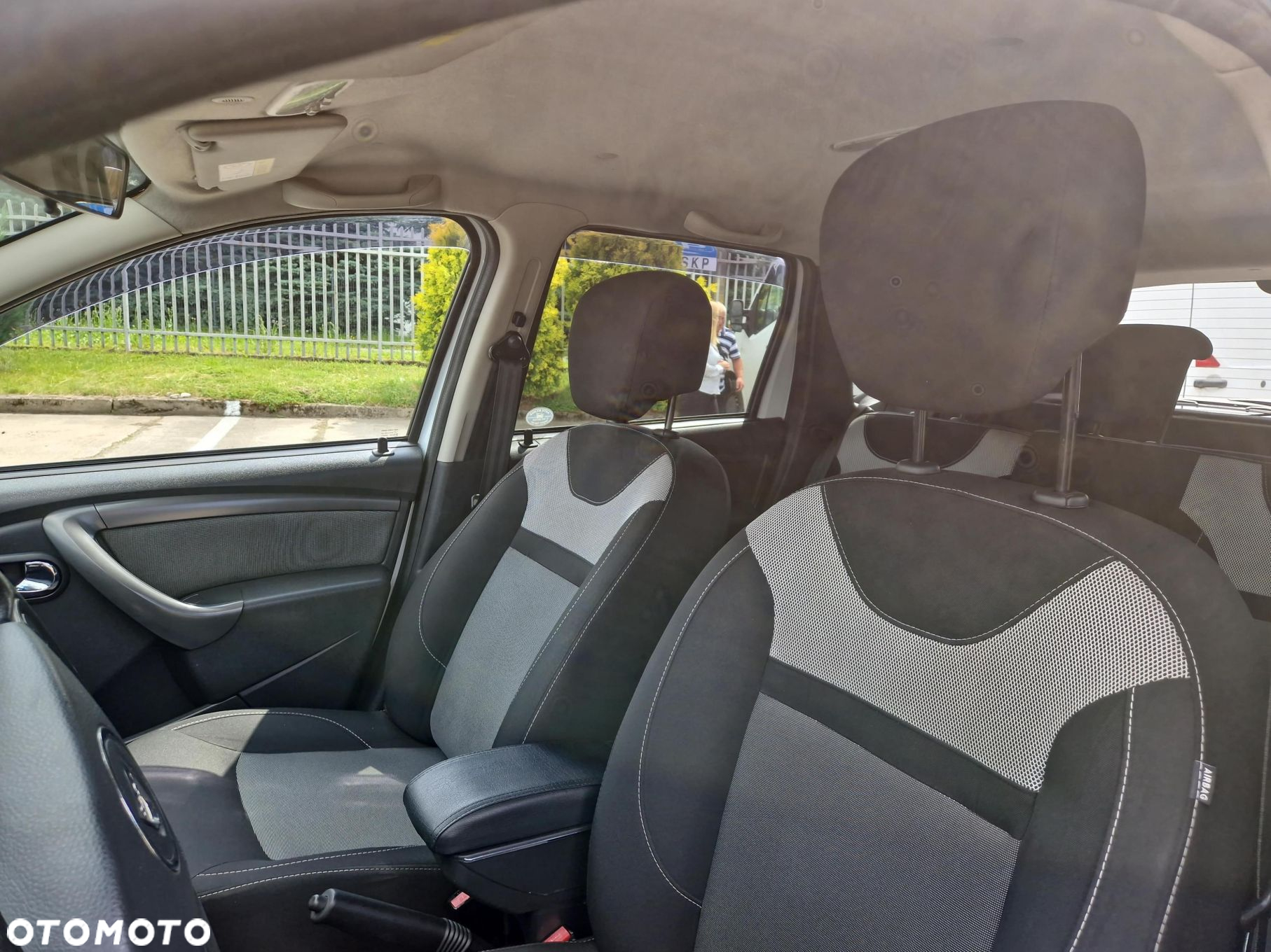Dacia Duster 1.6 SCe Laureate S&S - 11