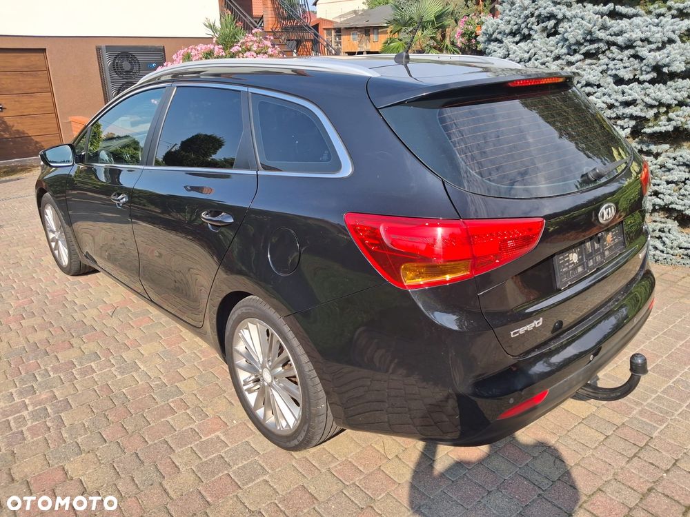 Kia Ceed 1.6 CRDi 128 Dream Team Edition - 4
