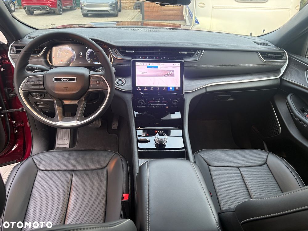 Jeep Grand Cherokee - 26