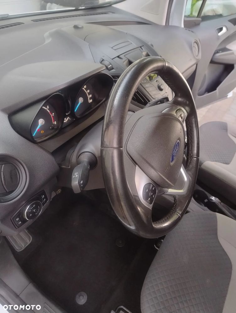 Ford Tourneo Courier 1.0 EcoBoost Trend - 21