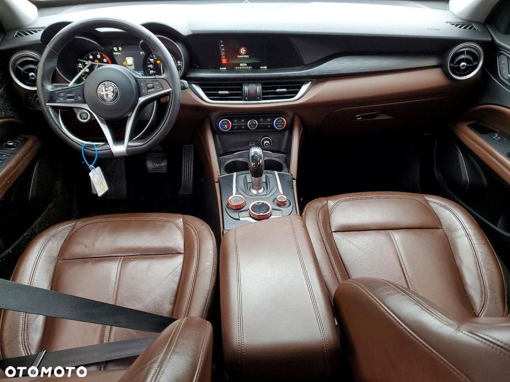 Alfa Romeo Stelvio - 8