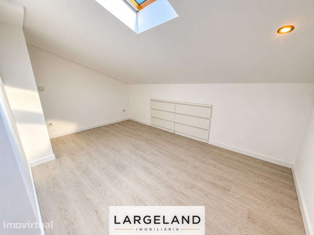 Apartamento T2 - Recuado com Terraço de 40 m² - Centro de Oliveira ... - Grande imagem: 5/10