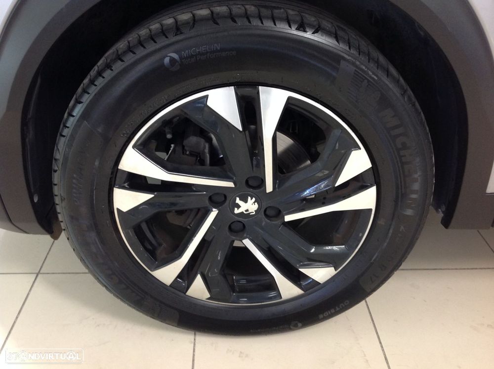 Peugeot 2008 1.2 PureTech Allure EAT8 - 9