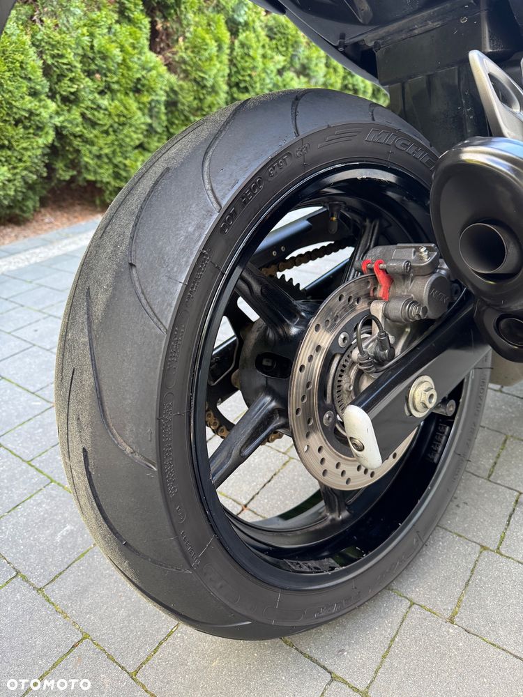 Suzuki Gladius - 17