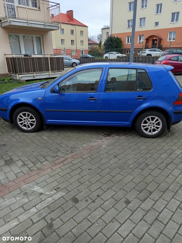 Volkswagen Golf - 2