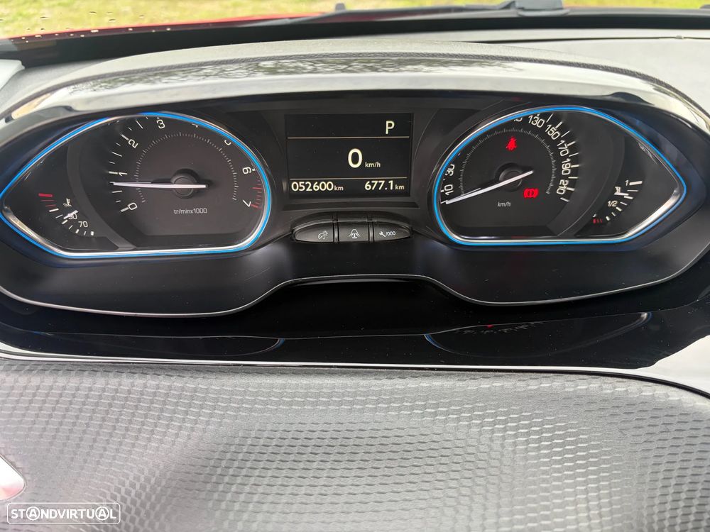 Peugeot 2008 1.2 PureTech Allure EAT6 - 11