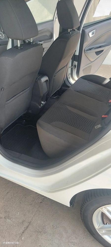 Ford Fiesta 1.0 T EcoBoost Titanium - 16