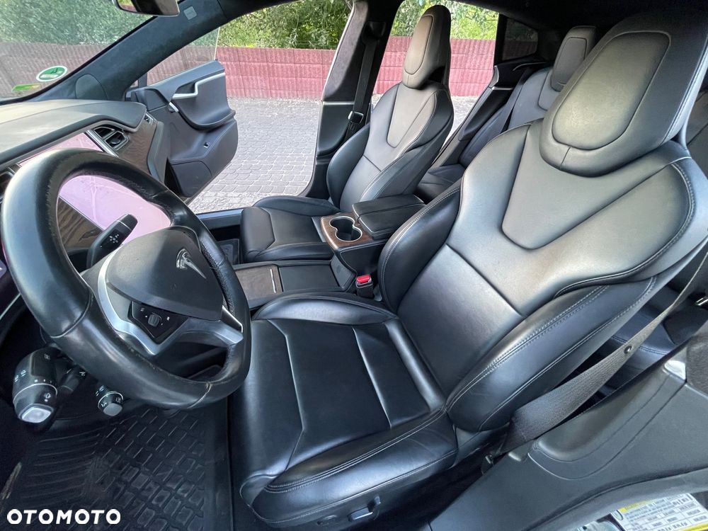 Tesla Model S - 18