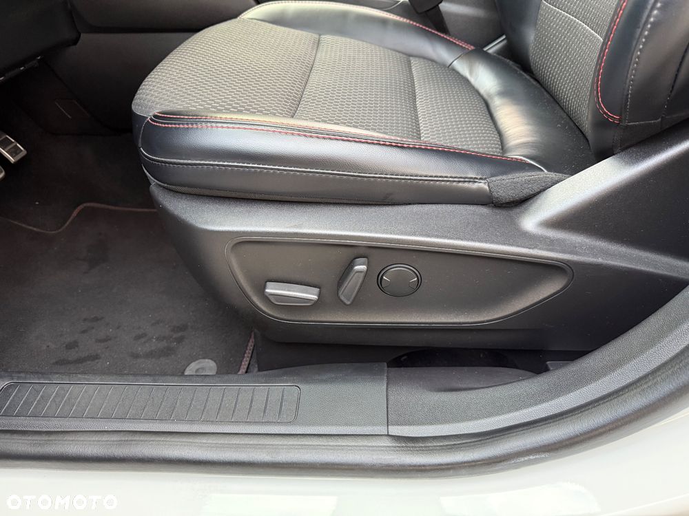 Ford Kuga 2.0 EcoBoost AWD ST-Line ASS - 21