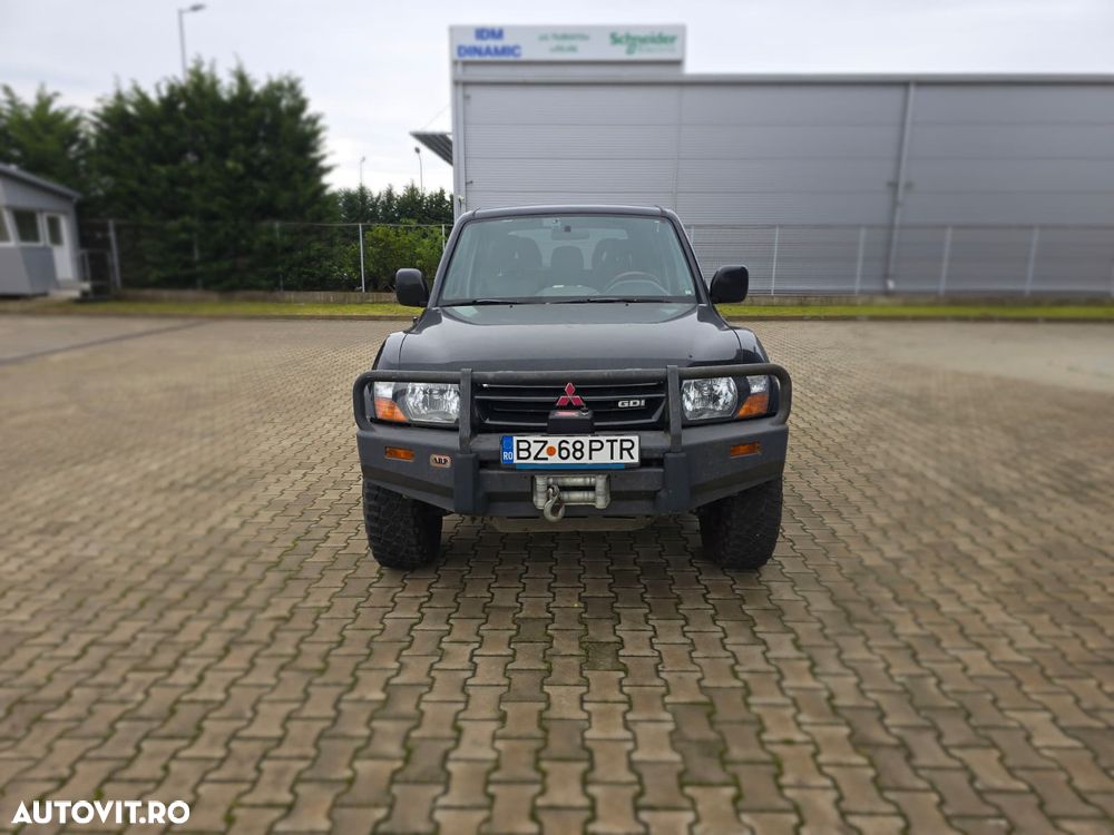 Mitsubishi Pajero - 1