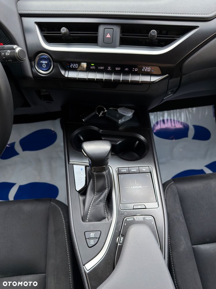 Lexus UX 250h Prestige 2WD - 12