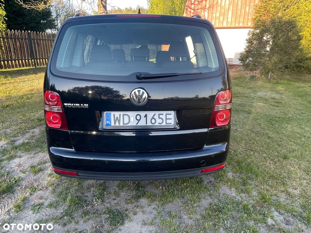 Volkswagen Touran - 4