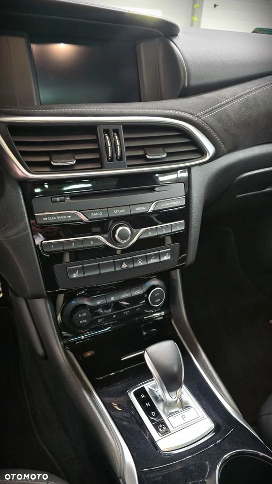 Infiniti Q30 2.2d Premium Tech Gallery White AWD 7DCT - 10