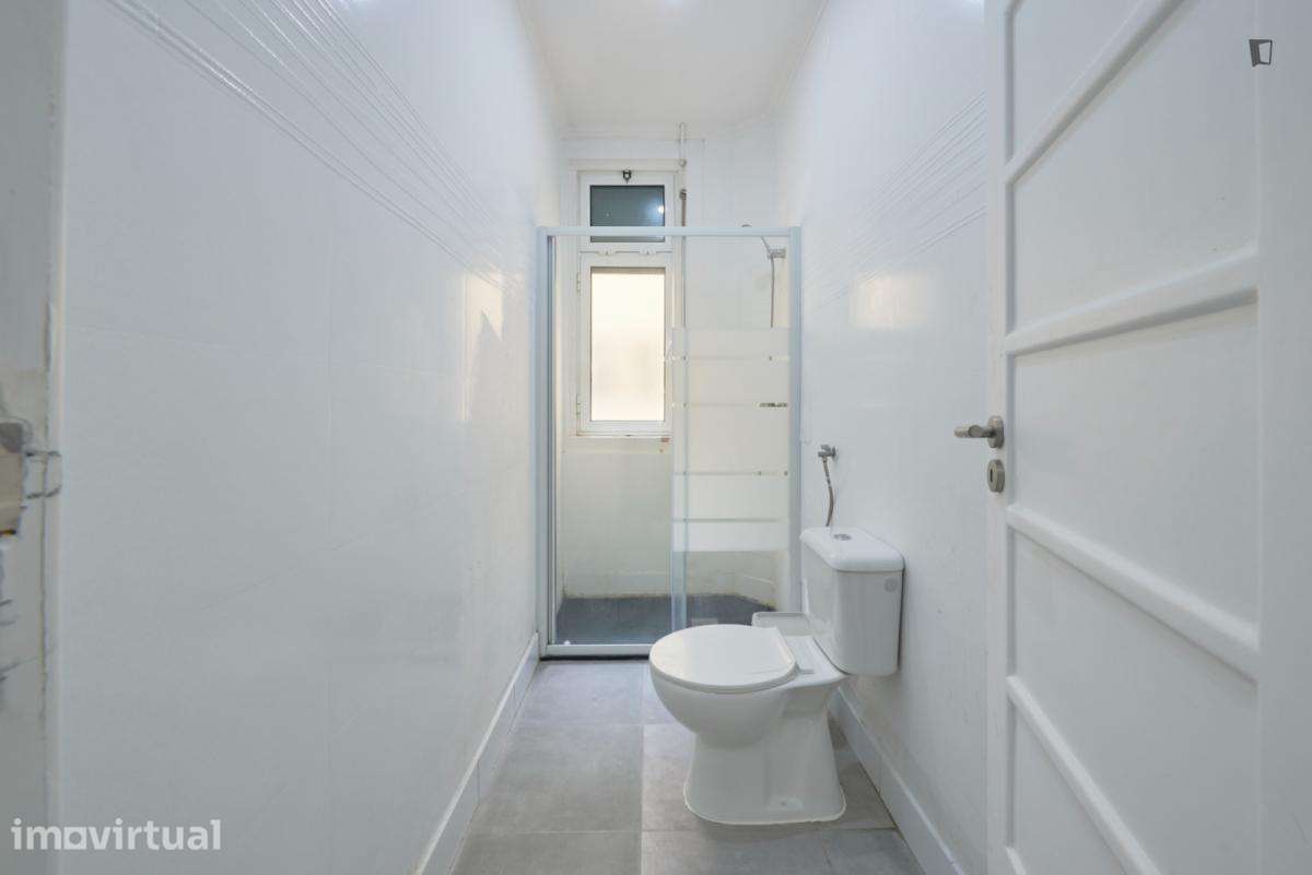 Quarto - localizado em Marquês de Pombal Lisbon - Grande imagem: 2/13