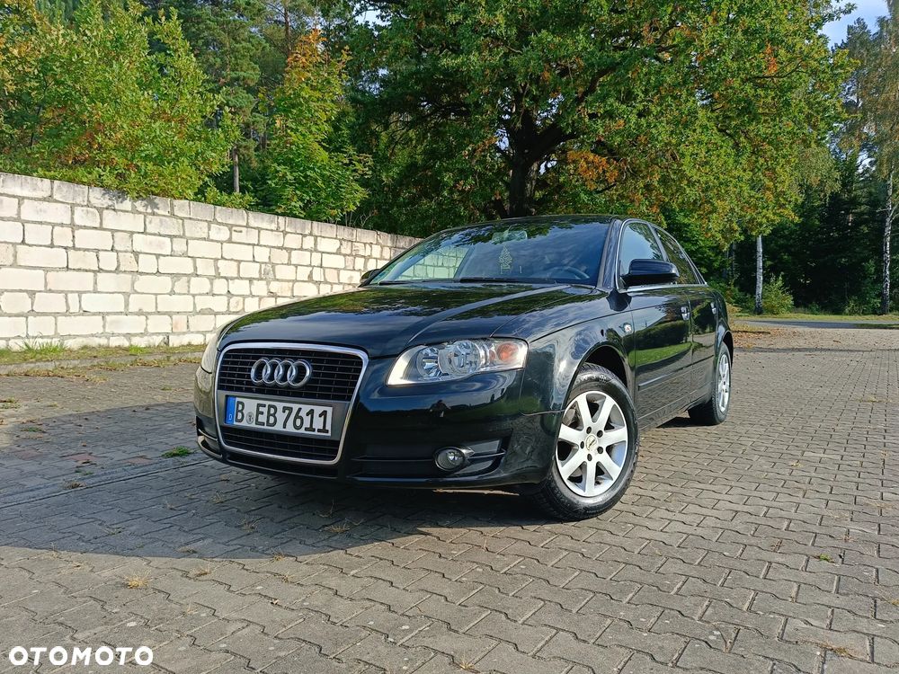 Audi A4 Limousine - 1