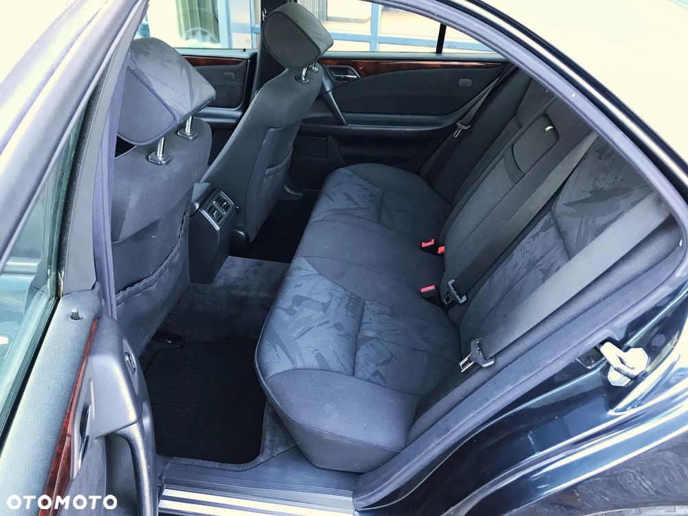 Mercedes-Benz Klasa E - 33