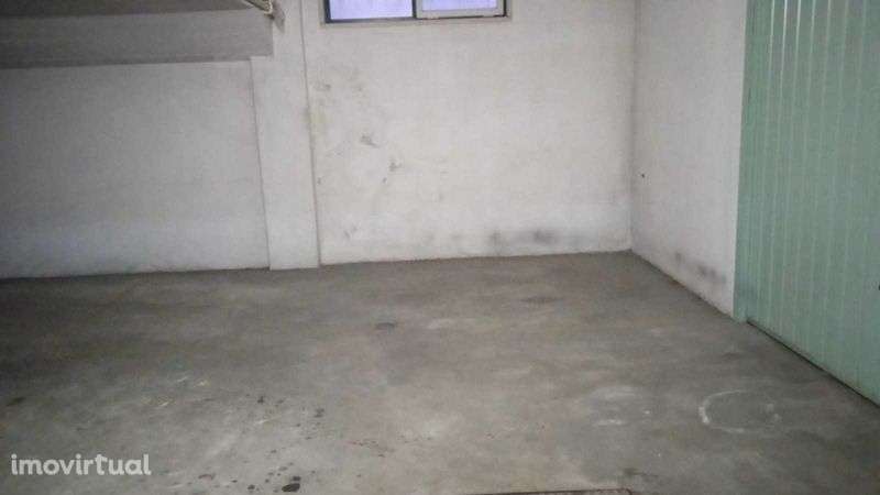 Lugar de Parqueamento - Grande imagem: 2/7