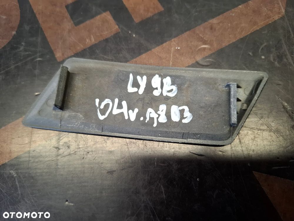 Zaślepka Spryskiwacza w Zderzak Lampy Xenon Audi A8 D3 Prawa - 3