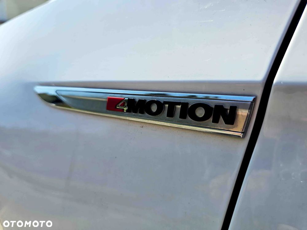 Volkswagen Passat Variant 2.0 TDI SCR 4Motion DSG Highline - 29