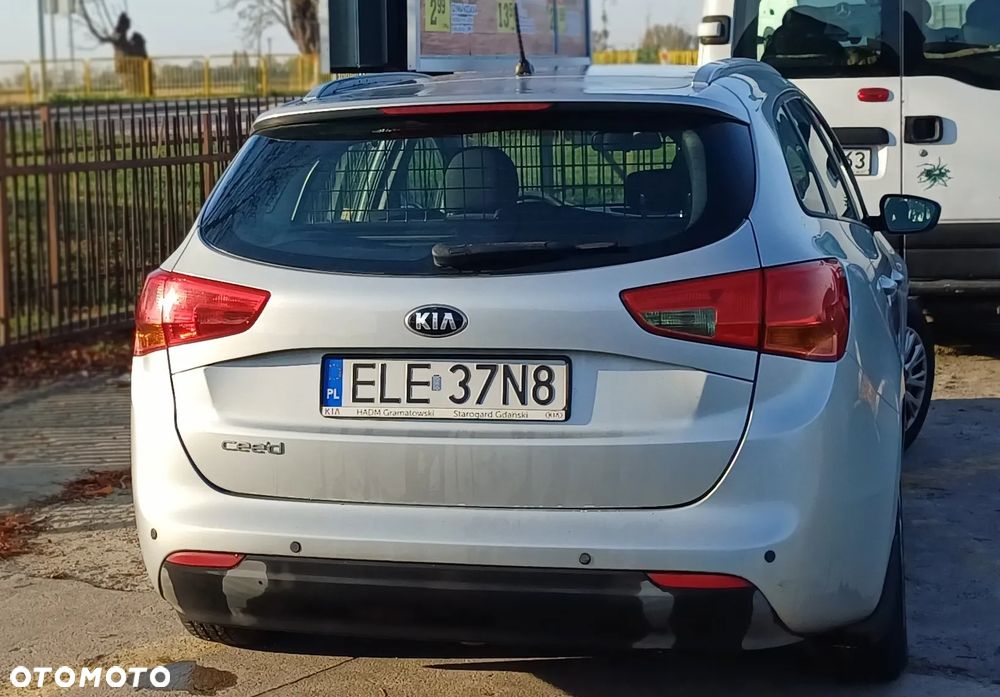 Kia Ceed - 11