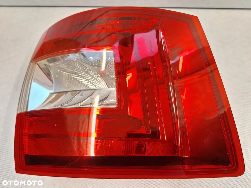 Skoda Octavia III kombi lampa lewa tył 5E9945095