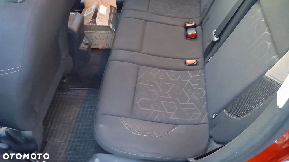 Peugeot 2008 1.6 e-HDi Active S&S - 9