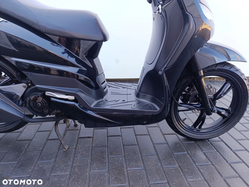 Peugeot Tweet - 23