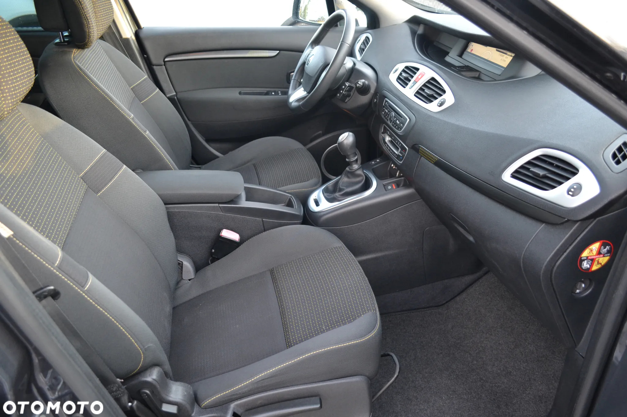 Renault Scenic 1.6 16V 110 Dynamique - 9