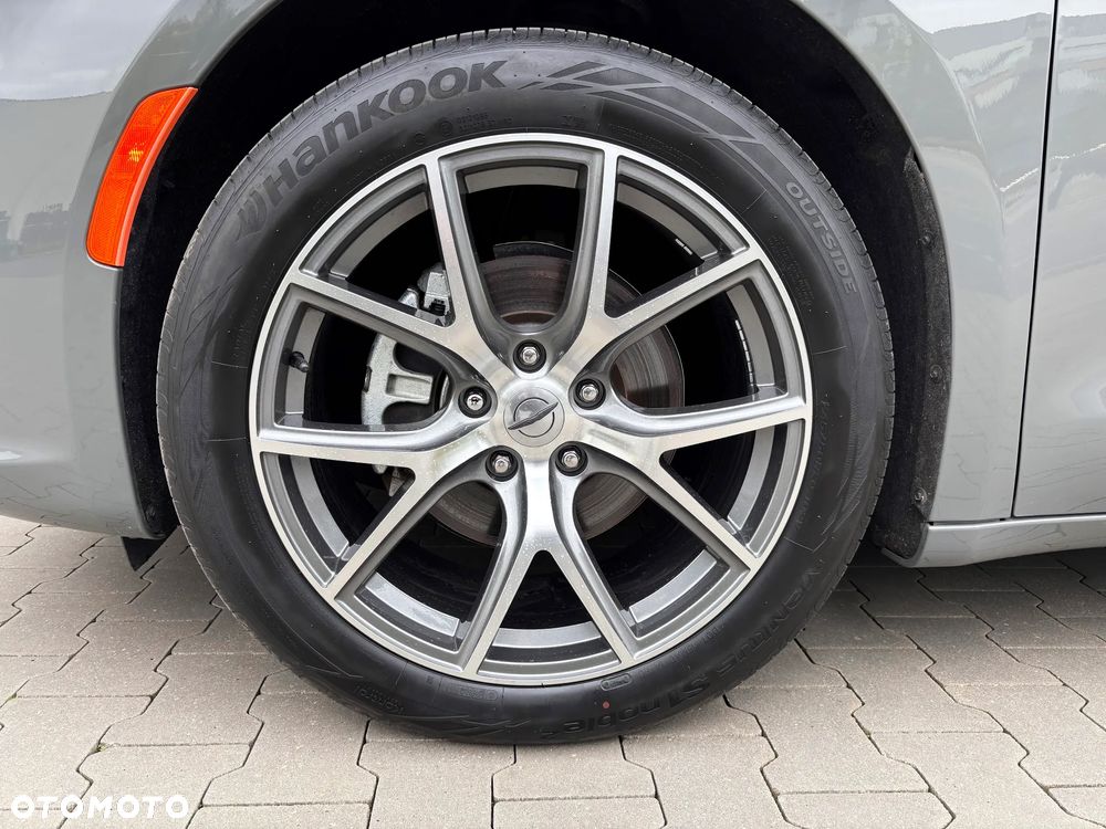 Chrysler Pacifica - 10