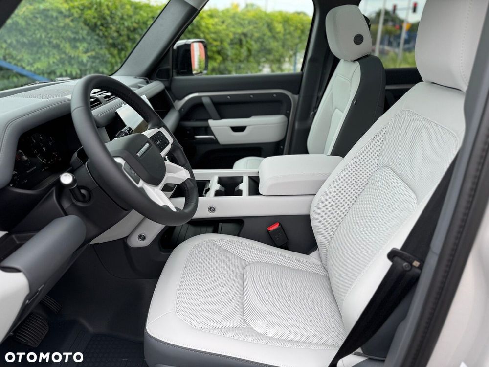 Land Rover Defender - 7