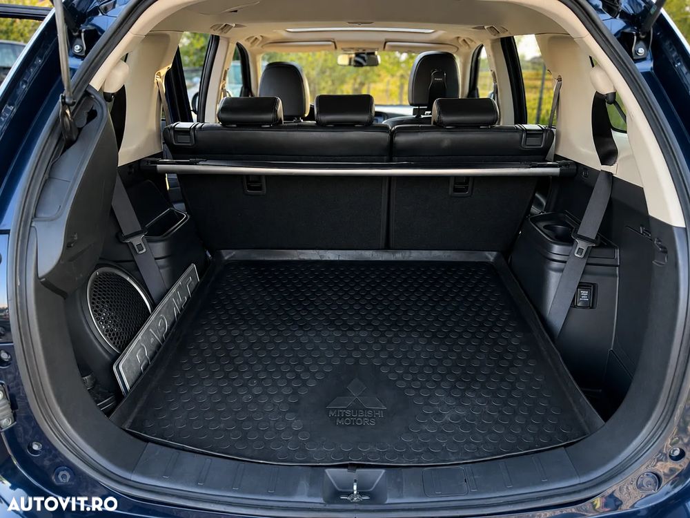 Mitsubishi Outlander - 13