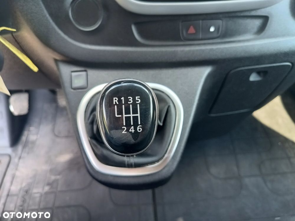 Renault Trafic L2H1 2.0 diesel 145kM 2019rok WEBASTO, CZUJNIKI PARKOWANIA, HAK, NIEWIELKI PRZEBIEG stan BDB, BEZWPADKOWY! - 34