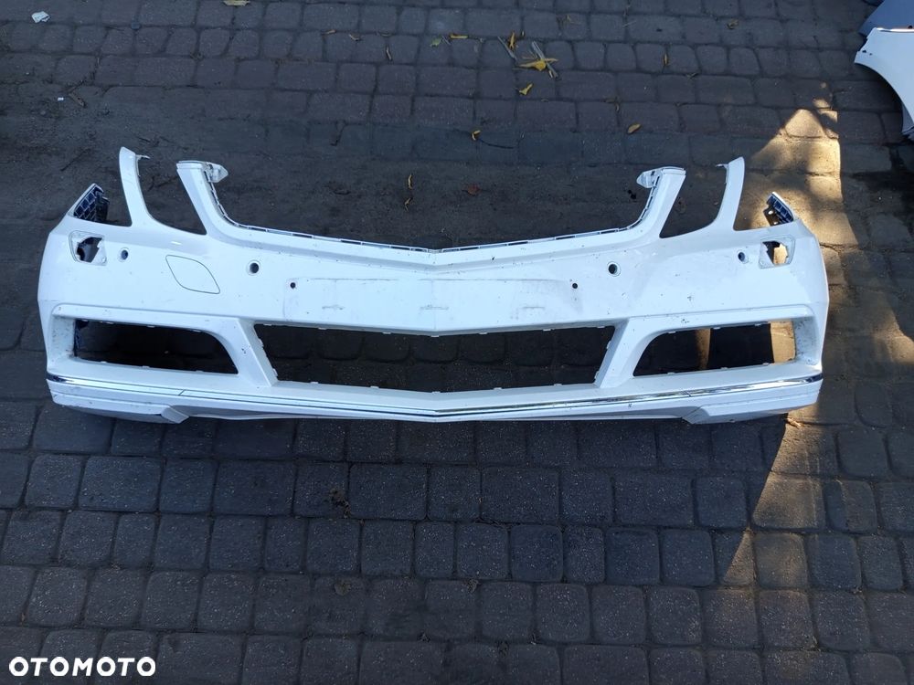 ZDERZAK PRZEDNI MERCEDES E-KLASA E C207