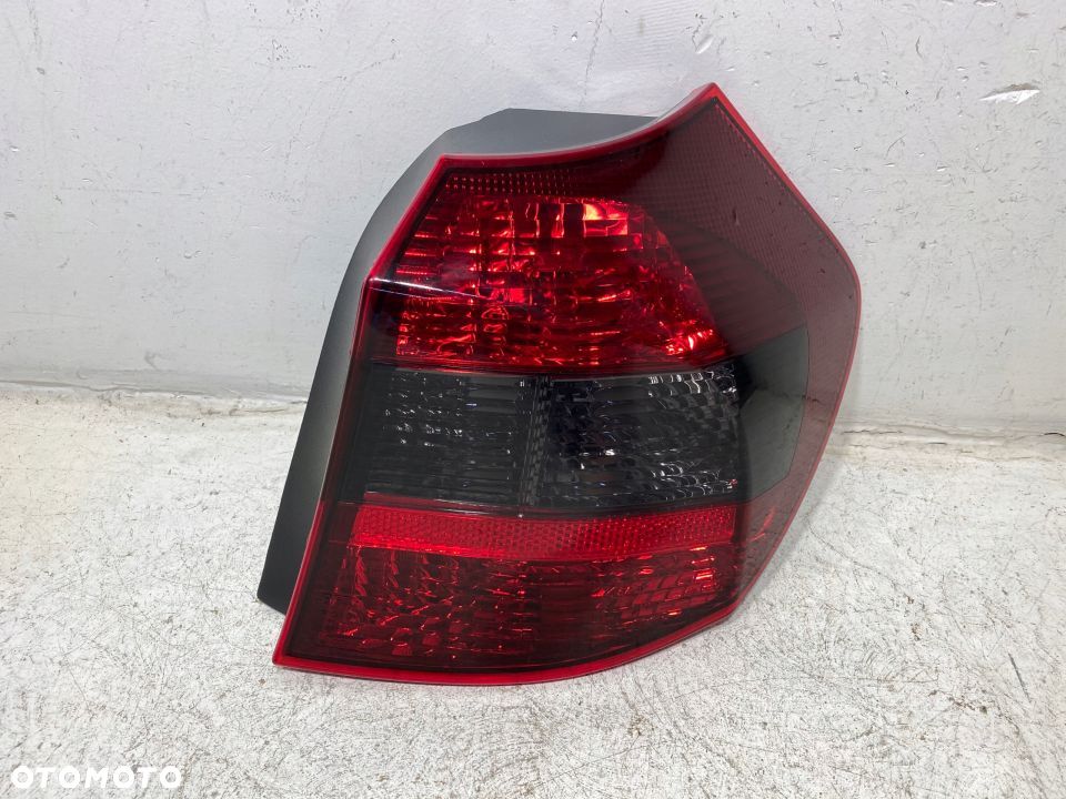 LAMPA TYLNA PRAWA BMW1 E81, E87 2004-2006 - NOWA - 1