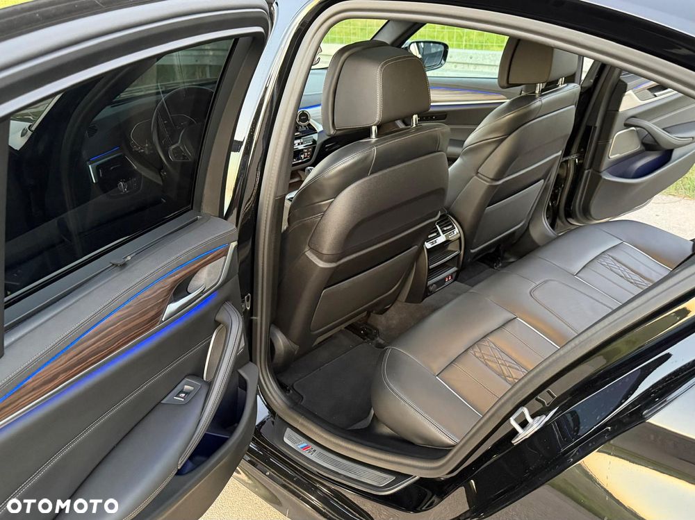 BMW Seria 5 M550i xDrive - 17