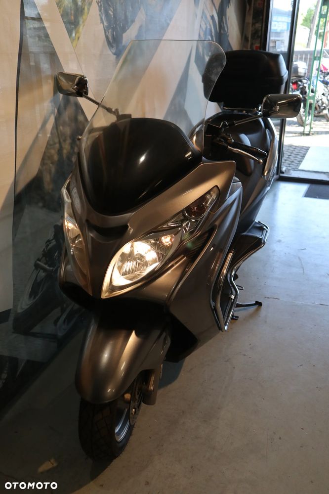Suzuki Burgman - 4