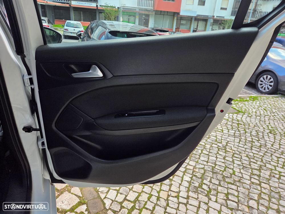 Peugeot 308 PureTech 130 GPF EAT8 Stop & Start Active Pack - 17