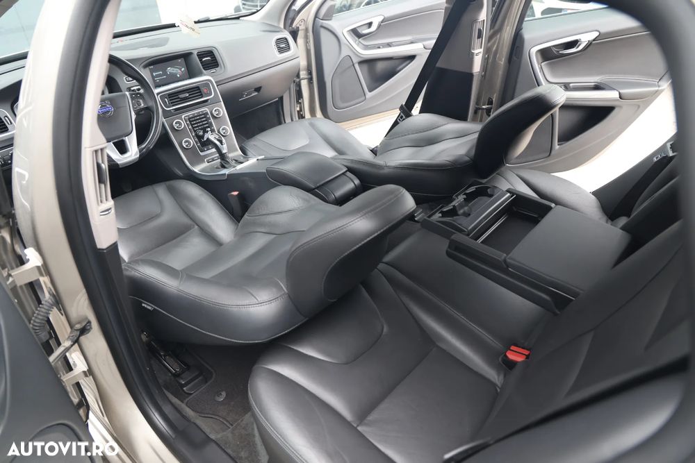 Volvo V60 D6 Plug-In-Hybrid AWD Geartronic Momentum - 9