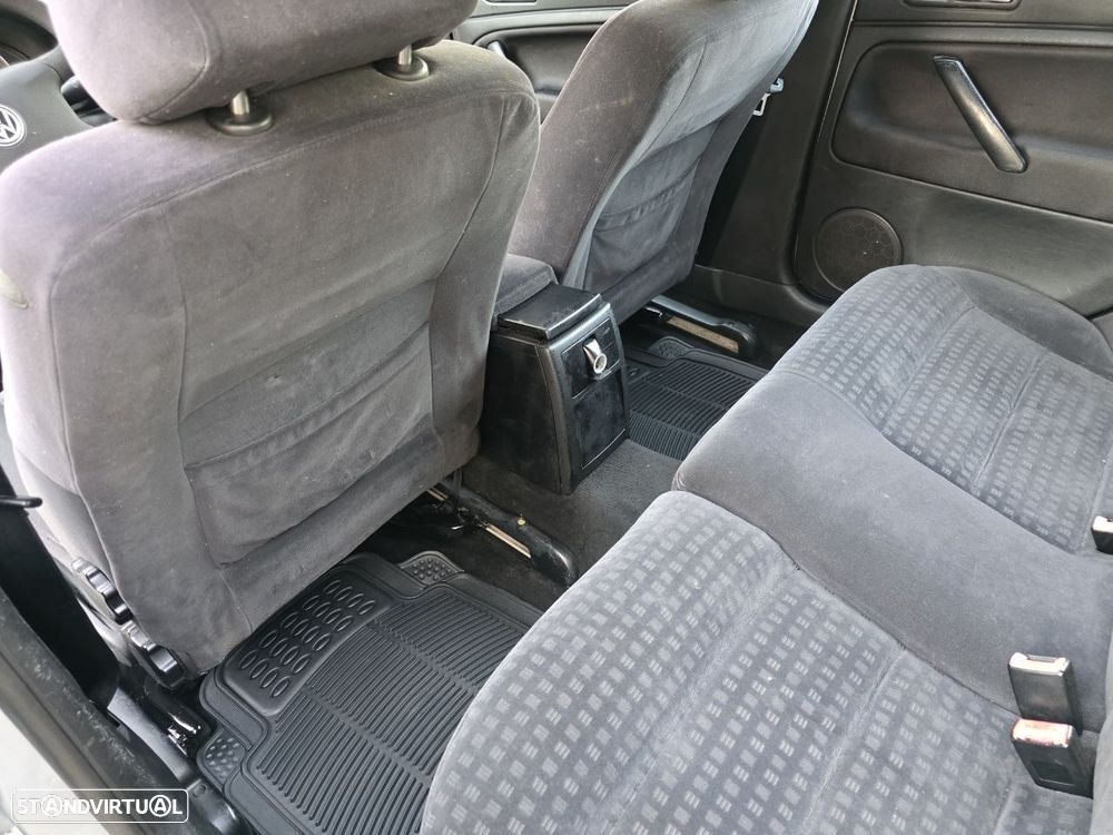 VW Passat Variant 1.9 TDi Confortline - 25