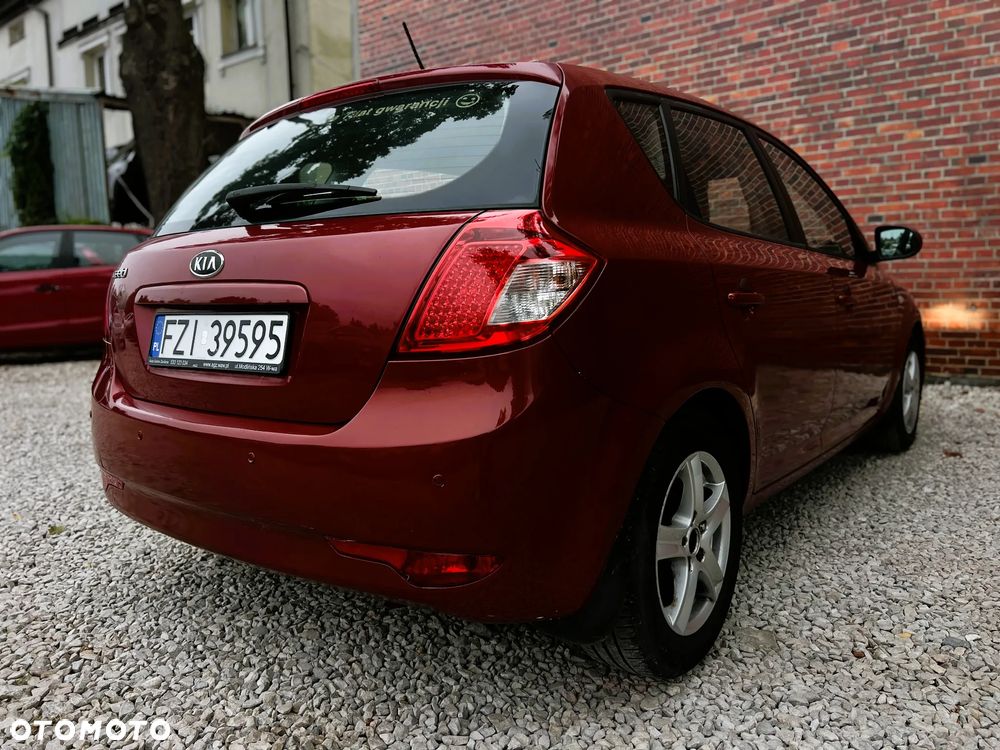 Kia Ceed - 33