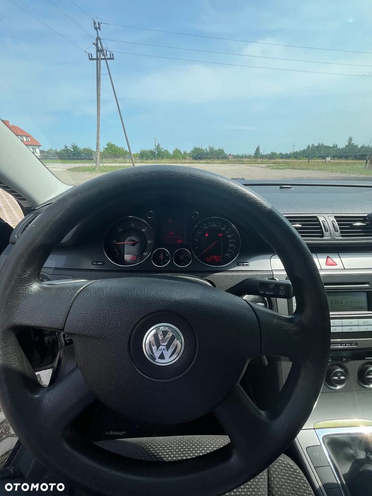 Volkswagen Passat 1.9 TDI Comfortline - 24