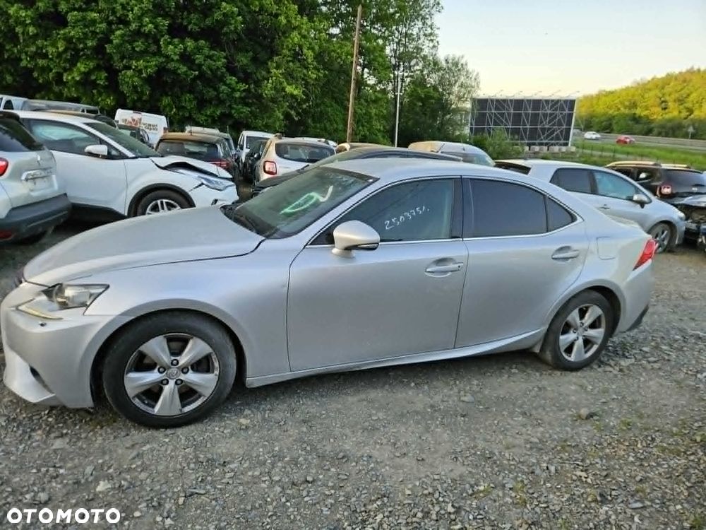 Lexus IS 300h Prestige EU6 - 11