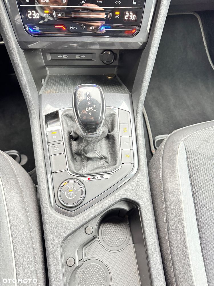 Volkswagen Tiguan 2.0 TDI SCR 4MotION DSG R-Line - 28